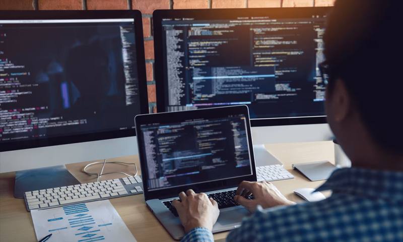 数据科学选型:R与Python如何赋能伊宁县网站建设?